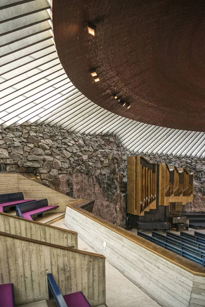 Temppeliaukio Felsenkirche berühmtes Wahrzeichen Interieur in Helsinki f — Stockfoto
