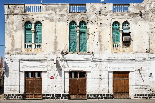 Local architecture street in central massawa old town eritrea — Stock Photo, Image