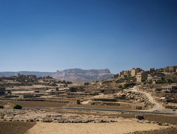 Thila villaggio paesaggio vista in yemen rurale vicino sanaa — Foto Stock