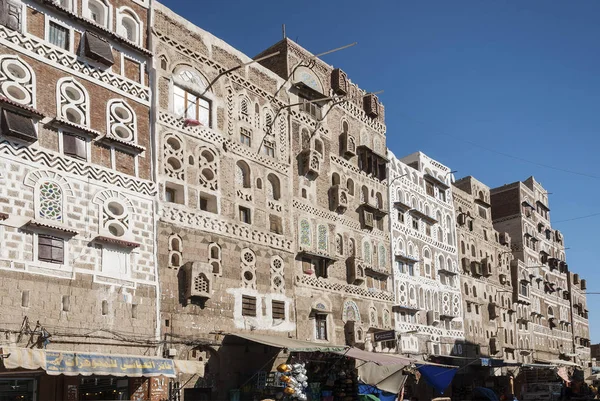 Sanaa cidade cidade velha arquitetura tradicional edifícios vista em y — Fotografia de Stock