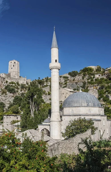 Pocitelj vesnici tradiční staré architektury budovy v Bosni — Stock fotografie