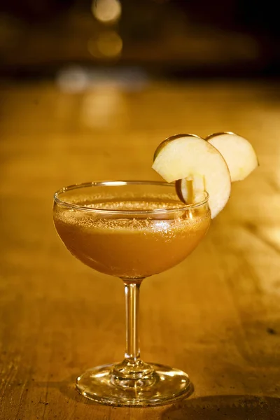 Cocktail margarita pomme boisson dans le bar — Photo