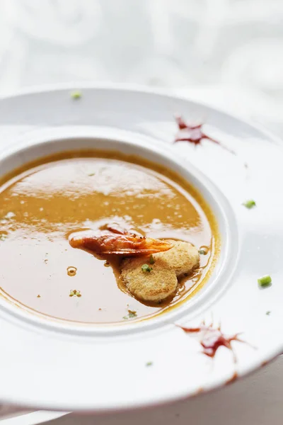 Gourmet cremig würzige Meeresfrüchte Garnelensuppe — Stockfoto