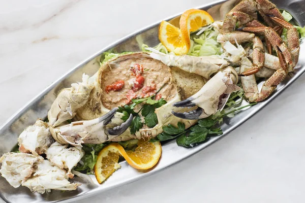 Gourmet kepiting segar dengan makanan laut krim mousse — Stok Foto
