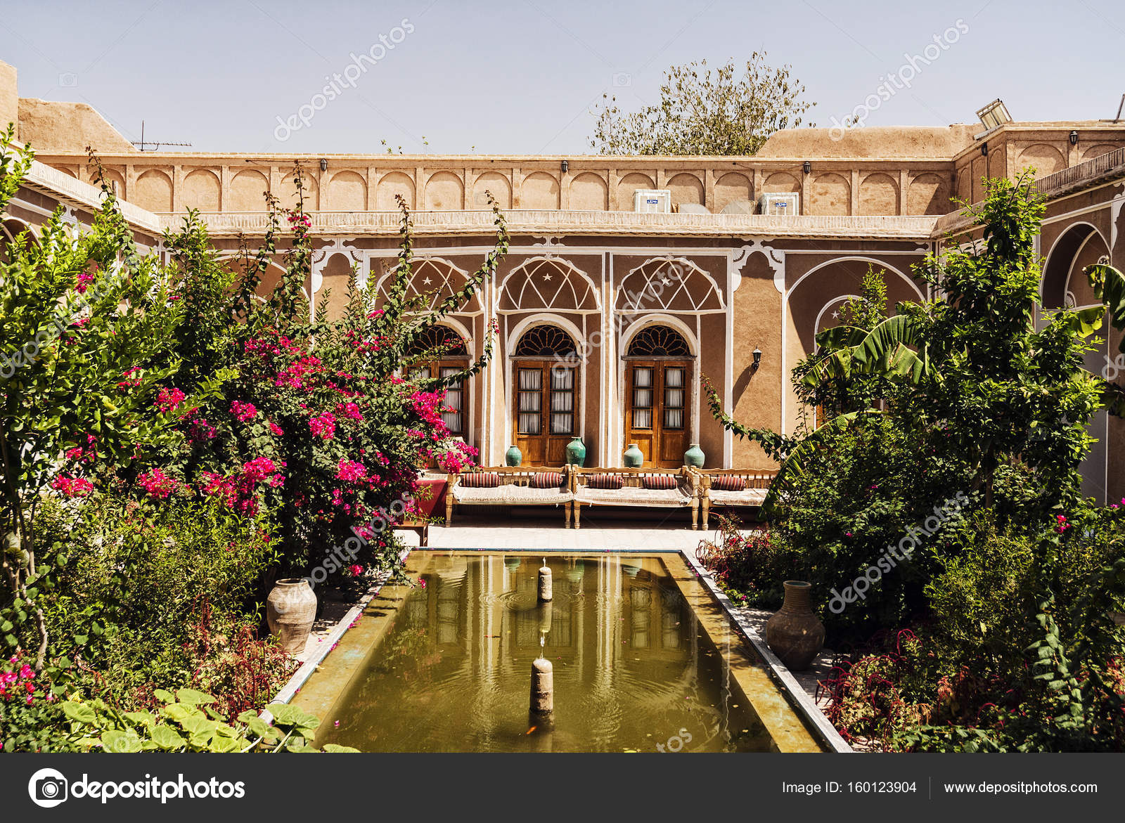 Giardino interno casa mediorientale tradizionale nel yazd iran ... Giardino interno casa