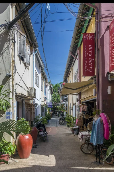 Beco com restaurantes turísticos em Siem colher cidade velha cambodia — Fotografia de Stock