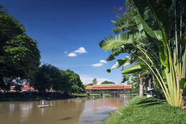 Fiume in siem centrale mietere zona vecchia città in cambogia — Foto Stock