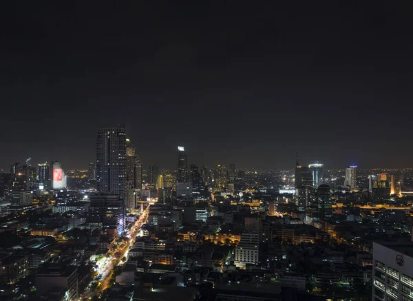 Modern buildings in silom area of bangkok thailand at night — Stock Photo, Image