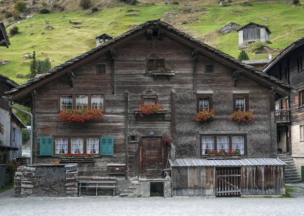 Traditional swiss alps houses in vals village alpine switzerland — Stock Photo, Image