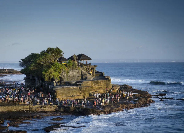 Pura tanah lot tempel landmark op bali eiland kust Indonesië — Stockfoto