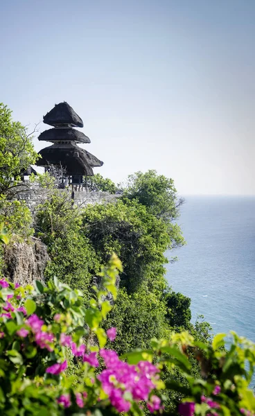 Uluwatu starożytnych landmark clifftop Balijski hinduskiej świątyni w bali — Zdjęcie stockowe
