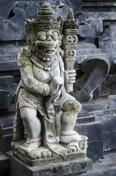 Traditional balinese hindu statues in bali temple indonesia — Stock Photo, Image