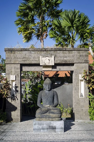 Estatua tradicional buda de piedra balinesa en bali indonesia —  Fotos de Stock