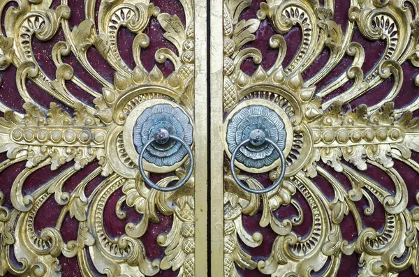 Detalle exterior del templo hindú Pura Goa Lawah en bali indonesia —  Fotos de Stock