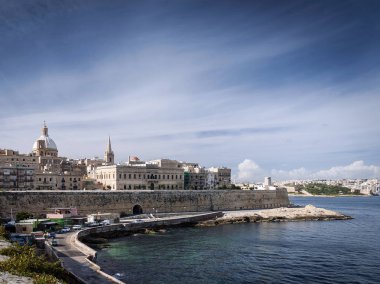 La valletta eski şehir surlarının mimarisi doğal görünümünde 