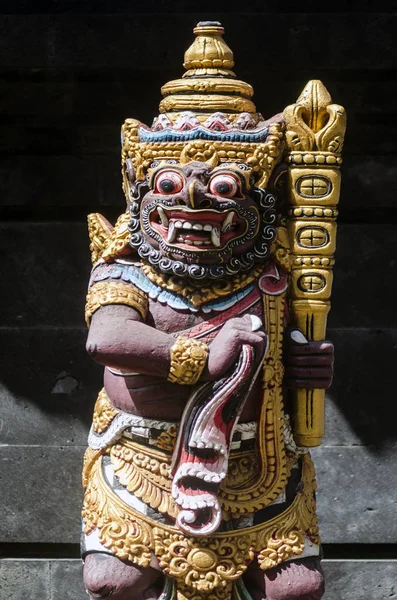 Estátuas tradicionais hindu balinesas no templo bali indonésia — Fotografia de Stock