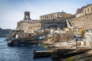 La valletta eski şehir surlarının mimarisi doğal görünümünde 