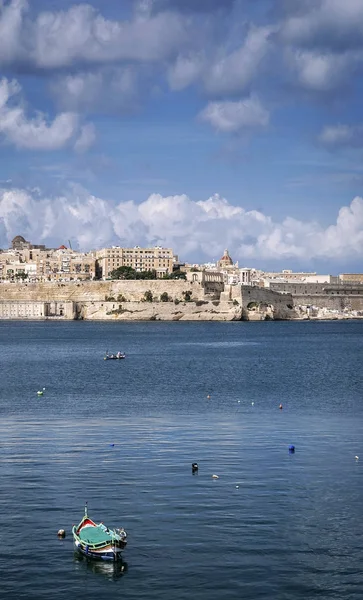 La valletta old town fortifications architecture scenic view in — Stock Photo, Image