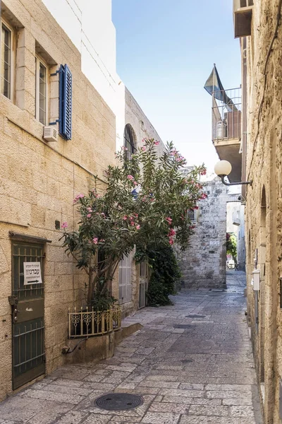 Città vecchia strada acciottolata nell'antica città di Gerusalemme Israele — Foto Stock