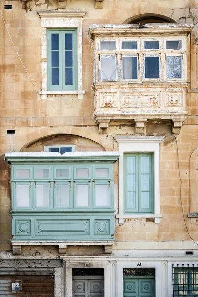 Casa tradicional janela arquitetura detalhe la valletta velho reboque — Fotografia de Stock