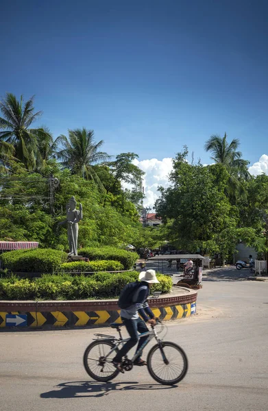 Wat damnak roundabout in central siem reap city cambodia — Stock Photo, Image