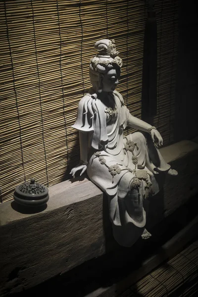 Estatua de piedra blanca tradicional china escultura en exhibición —  Fotos de Stock