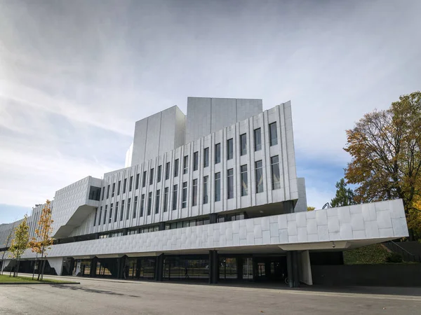 Finlandiahuset landmärke i staden Helsingfors — Stockfoto