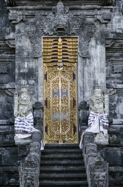Pura Goa Lawah tempio indù dettaglio esterno in indonesia bali — Foto Stock
