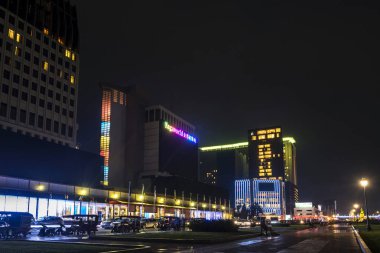 phnom penh gece şehir sokak Kamboçya'daki modern binalar