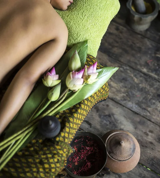 Geleneksel Asya Tayland tropikal masaj kaplıca tedavisi — Stok fotoğraf