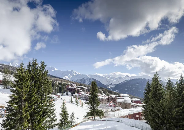 Les arcs franska Alperna skidort och bergen i Frankrike — Stockfoto