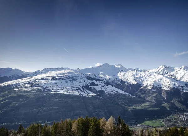 Sunny french alps mountain snow view in les arcs france — Stock Photo, Image