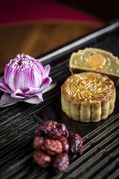 Tradiční čínské měsíční koláče sváteční sladké jídlo — Stock fotografie