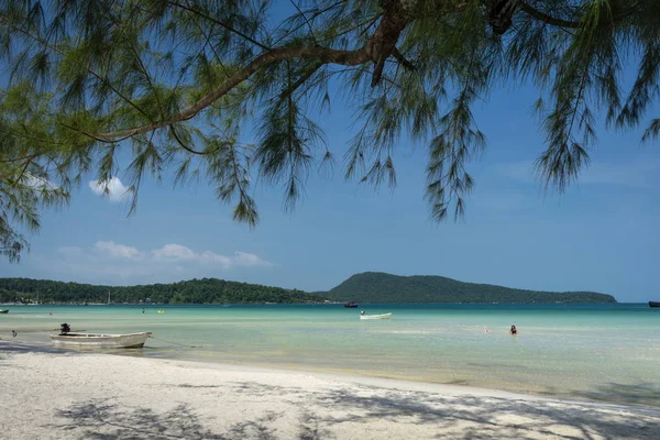 Spiaggia di Saracen Bay nell'isola di Koh Rong Samloen in Cambogia — Foto Stock