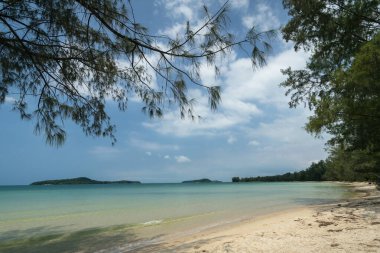 Sihanoukville Kamboçya yakınlarındaki Koh Ta Kiev cennet adasında.