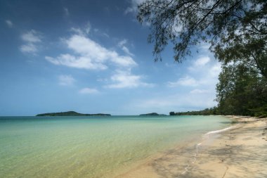 Sihanoukville Kamboçya yakınlarındaki Koh Ta Kiev cennet adasında.