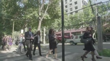 Ofis çalışanları kentsel ortamda