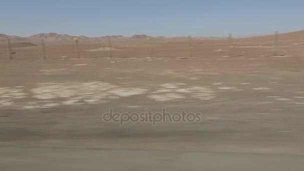 Coche en paisaje rural — Vídeos de Stock