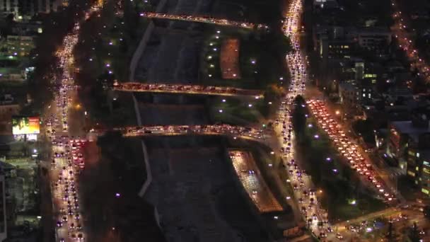 Tráfego na cidade noturna — Vídeo de Stock