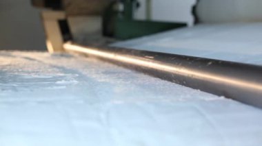 Minder bir fabrikada yapım makinesi