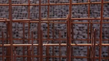 bir betonarme bina inşaat içinde metal çerçeve