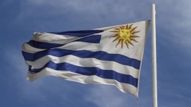 Uruguay bayrağı dalgalanıyor