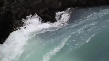 nehir köpük ile geçerli 