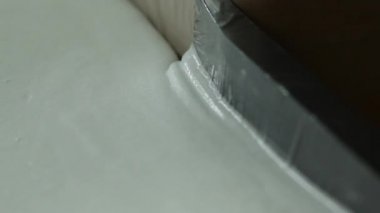 Makine yapımı bir fabrikada yaylar
