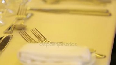 Bir masaya konuyor gıda plaka