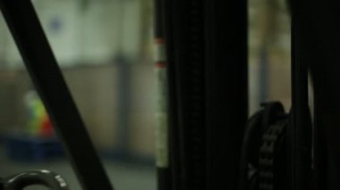 Endüstriyel depoda forklift  