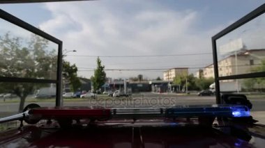itfaiye kamyonu hareket üzerine siren ışıklar arkasından sokak