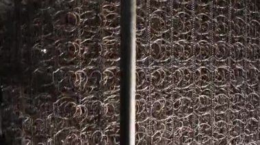 Yatak fabrikasında yaylar