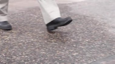 Yürüyen metrelik yakın çekim