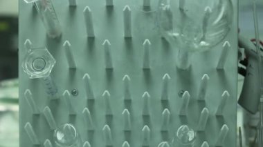 Laboratuvar çalışan cihaz kilitleniyor